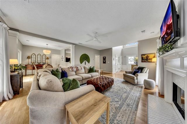 617 Lullingstone Drive SE, Marietta, GA 30067
