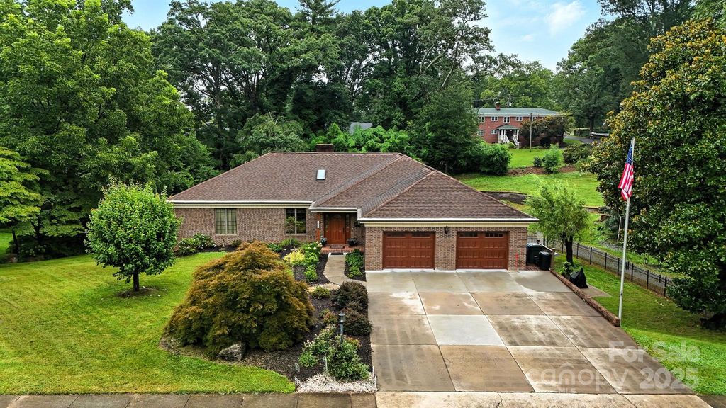 530 5th Street NW, Hickory, NC 28601