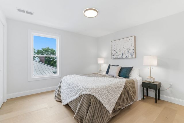 8 Guild St, Medford, MA 02155