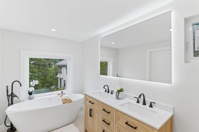 8 Guild St, Medford, MA 02155
