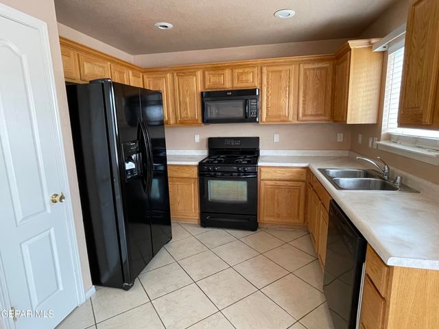 452 EMERALD PASS Avenue, Horizon City, TX 79928