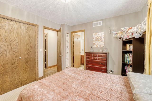 8015 Cooper Avenue, Inver Grove Heights, MN 55076