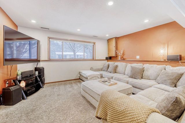 8015 Cooper Avenue, Inver Grove Heights, MN 55076