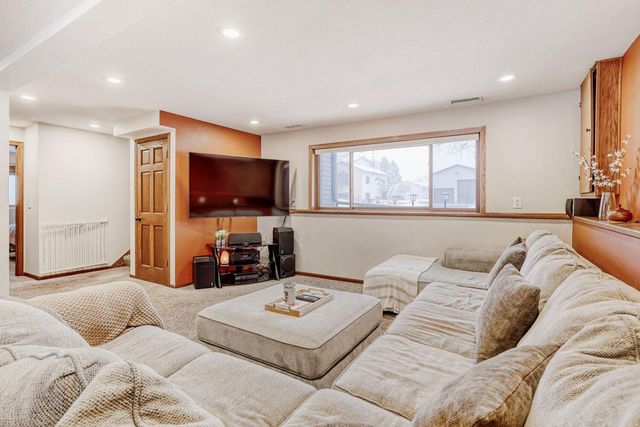 8015 Cooper Avenue, Inver Grove Heights, MN 55076