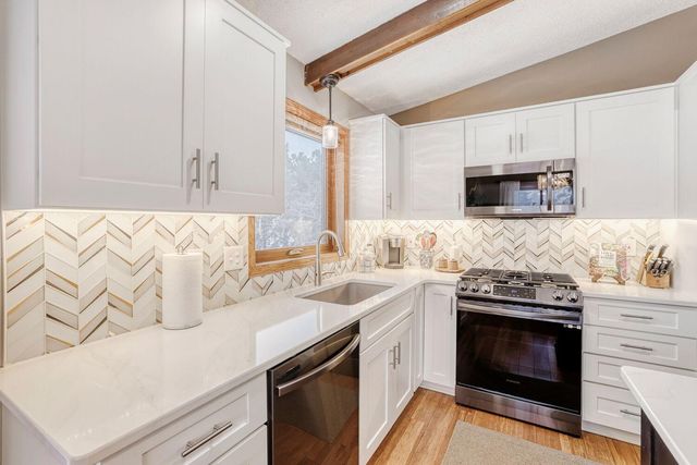 8015 Cooper Avenue, Inver Grove Heights, MN 55076