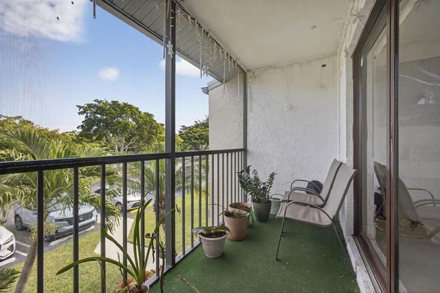 1115 Green Pine Boulevard D2, West Palm Beach, FL 33409
