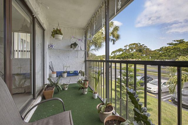 1115 Green Pine Boulevard D2, West Palm Beach, FL 33409