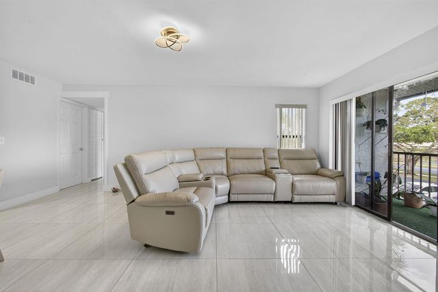 1115 Green Pine Boulevard D2, West Palm Beach, FL 33409