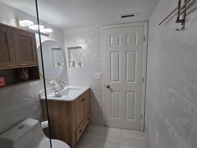 1115 Green Pine Boulevard D2, West Palm Beach, FL 33409