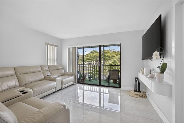 1115 Green Pine Boulevard D2, West Palm Beach, FL 33409