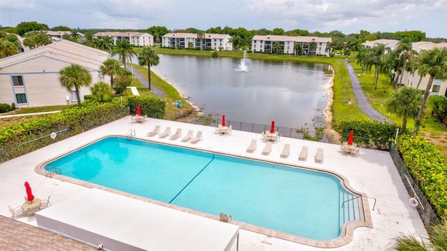 1115 Green Pine Boulevard D2, West Palm Beach, FL 33409
