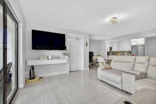 1115 Green Pine Boulevard D2, West Palm Beach, FL 33409
