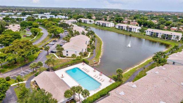 1115 Green Pine Boulevard D2, West Palm Beach, FL 33409