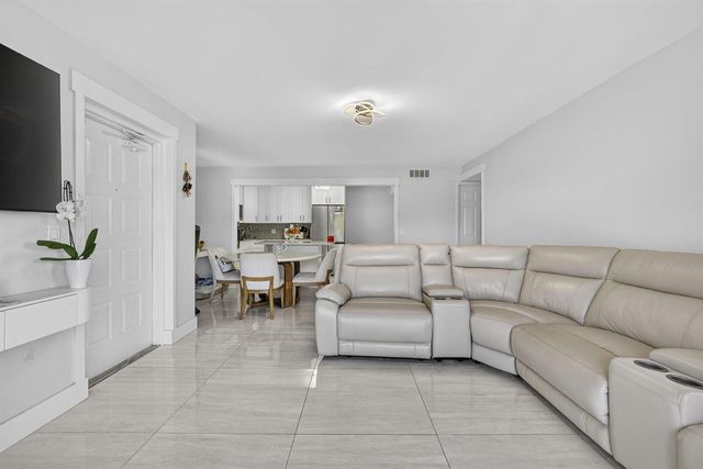1115 Green Pine Boulevard D2, West Palm Beach, FL 33409