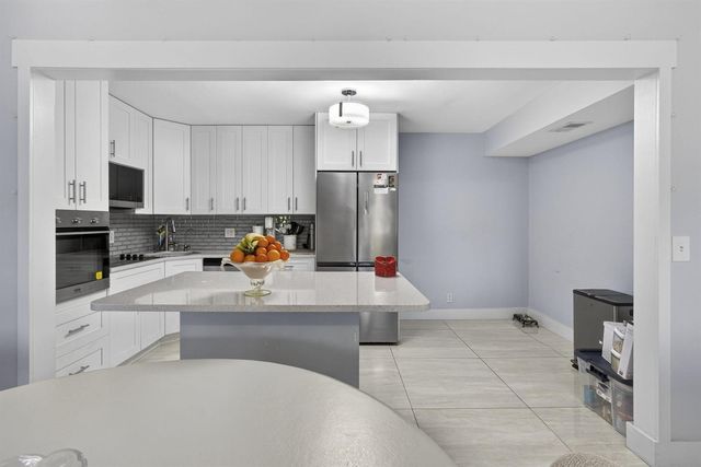 1115 Green Pine Boulevard D2, West Palm Beach, FL 33409