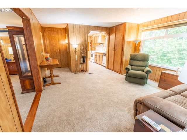 1600 RHODODENDRON Dr 207, Florence, OR 97439