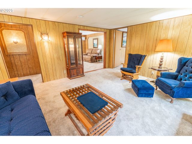 1600 RHODODENDRON Dr 207, Florence, OR 97439