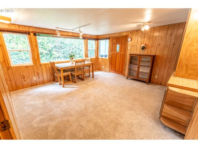 1600 RHODODENDRON Dr 207, Florence, OR 97439