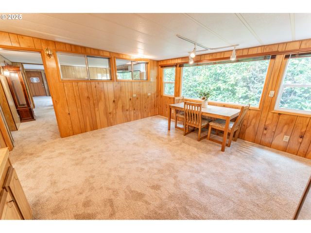 1600 RHODODENDRON Dr 207, Florence, OR 97439