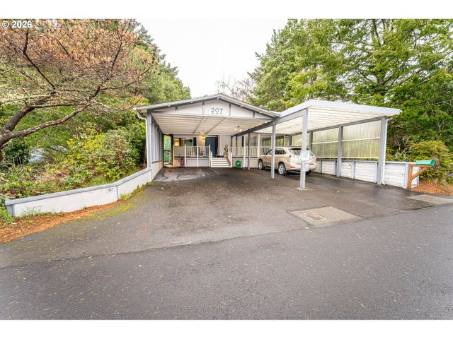 1600 RHODODENDRON Dr 207, Florence, OR 97439