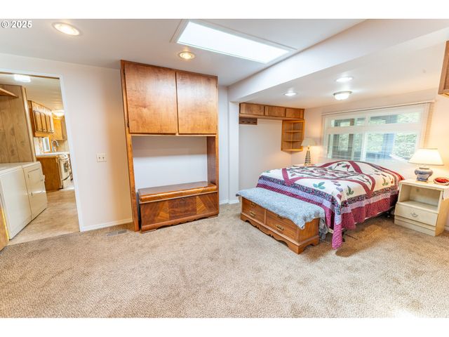 1600 RHODODENDRON Dr 207, Florence, OR 97439