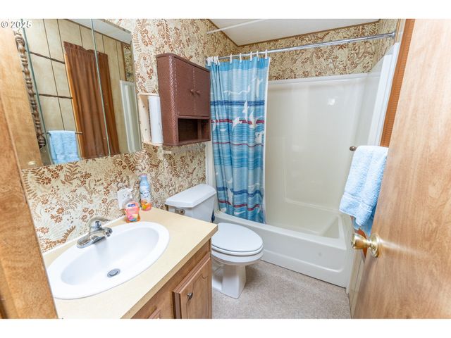 1600 RHODODENDRON Dr 207, Florence, OR 97439