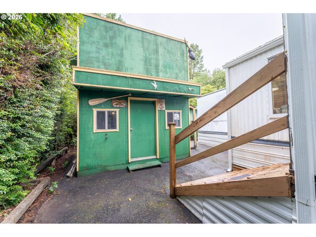 1600 RHODODENDRON Dr 207, Florence, OR 97439