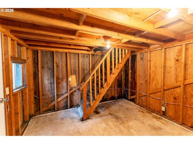 1600 RHODODENDRON Dr 207, Florence, OR 97439