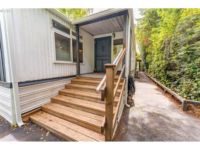 1600 RHODODENDRON Dr 207, Florence, OR 97439