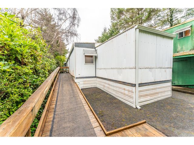 1600 RHODODENDRON Dr 207, Florence, OR 97439