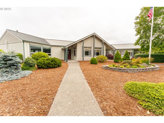 1600 RHODODENDRON Dr 207, Florence, OR 97439