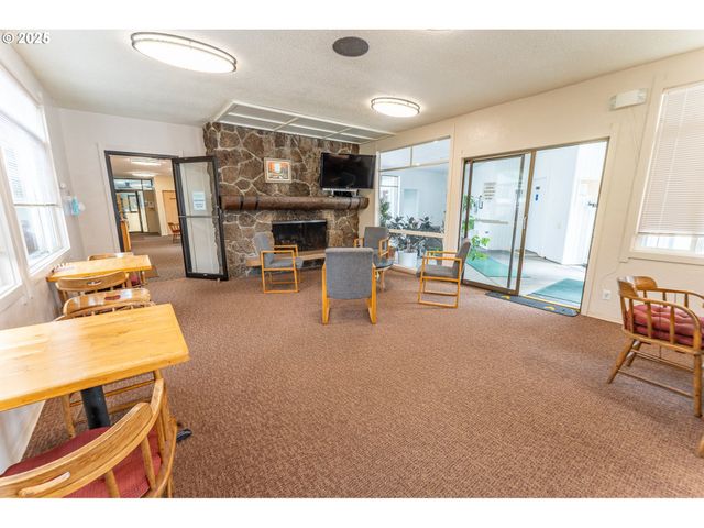 1600 RHODODENDRON Dr 207, Florence, OR 97439