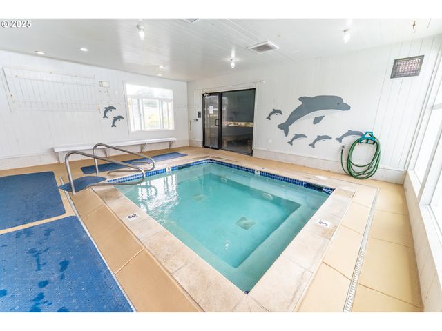 1600 RHODODENDRON Dr 207, Florence, OR 97439