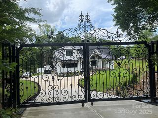 900 Houston Heights Road, Charlotte, NC 28262