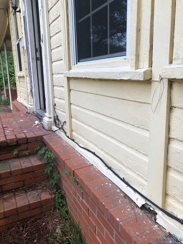 402 W Pine St, Overton, TX 75684