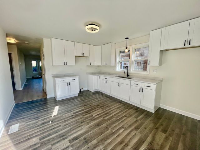 8312 S Phillips Avenue, Chicago, IL 60617