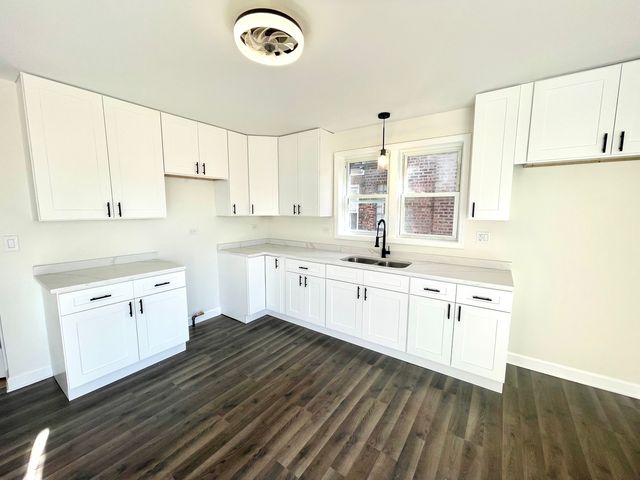 8312 S Phillips Avenue, Chicago, IL 60617