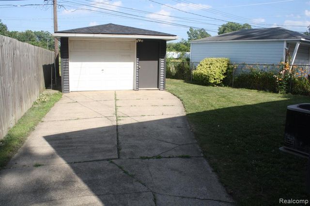 5001 Montfaucon Street, Trenton, MI 48183