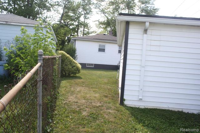 5001 Montfaucon Street, Trenton, MI 48183