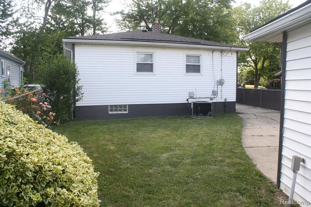 5001 Montfaucon Street, Trenton, MI 48183