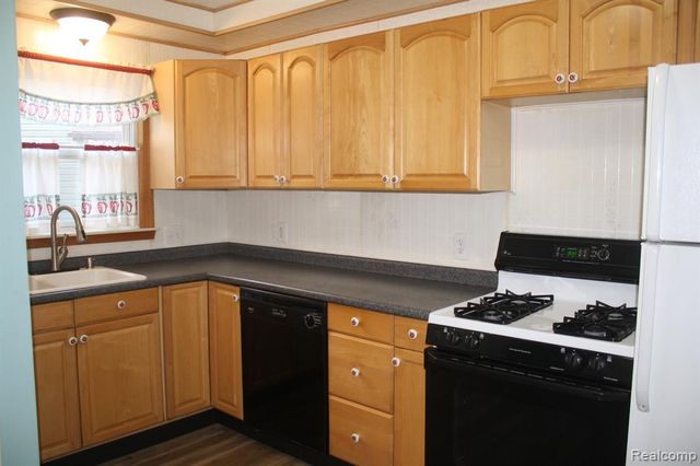 5001 Montfaucon Street, Trenton, MI 48183