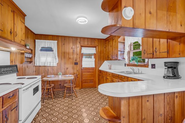 1006 Hershell St, Burns, TN 37029