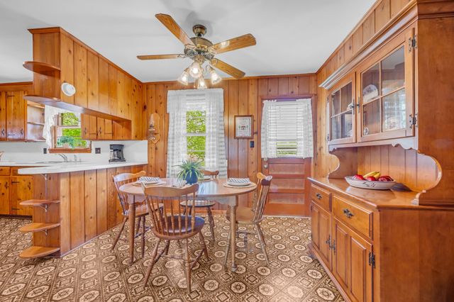 1006 Hershell St, Burns, TN 37029