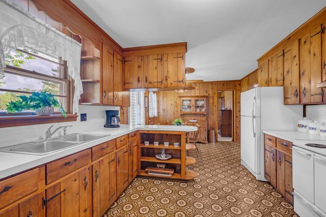 1006 Hershell St, Burns, TN 37029