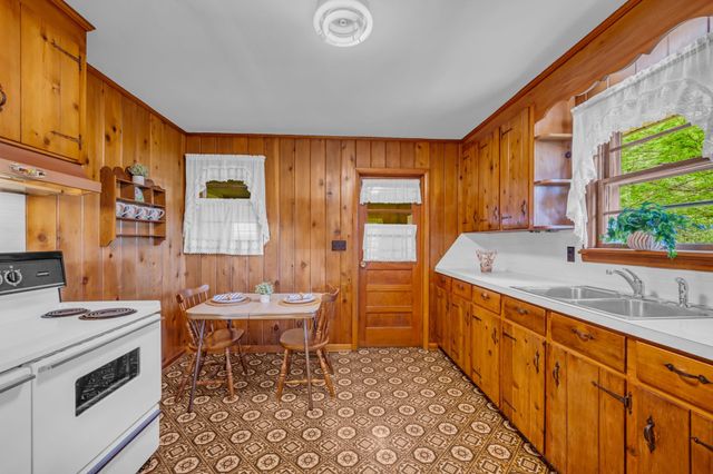 1006 Hershell St, Burns, TN 37029