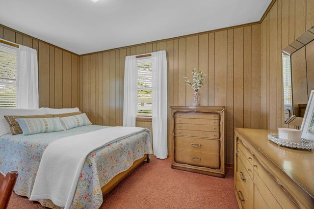 1006 Hershell St, Burns, TN 37029