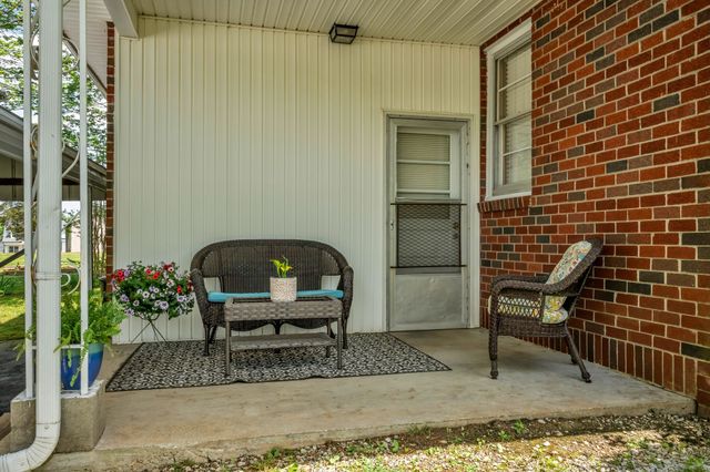 1006 Hershell St, Burns, TN 37029