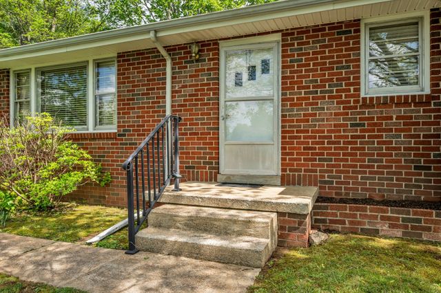 1006 Hershell St, Burns, TN 37029