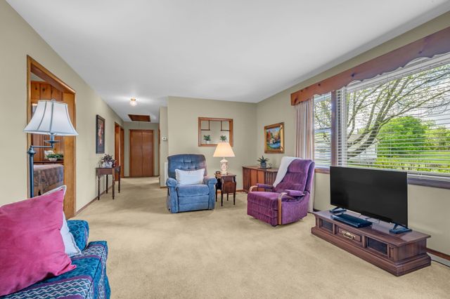 1006 Hershell St, Burns, TN 37029