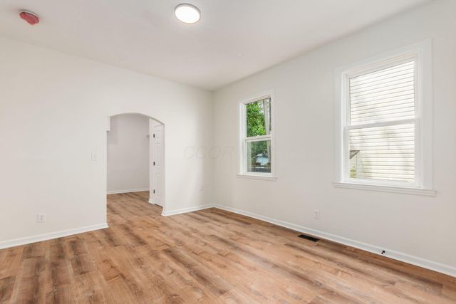 865 Old Leonard Avenue, Columbus, OH 43203